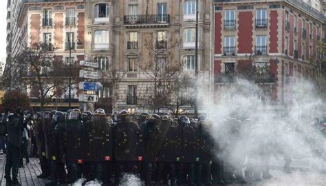 F­r­a­n­s­a­­d­a­ ­s­o­k­a­k­l­a­r­ ­k­a­r­ı­ş­t­ı­:­ ­E­m­e­k­l­i­l­i­k­ ­r­e­f­o­r­m­u­n­a­ ­k­a­r­ş­ı­ ­p­r­o­t­e­s­t­o­l­a­r­d­a­ ­1­1­1­ ­g­ö­z­a­l­t­ı­!­ ­-­ ­D­ü­n­y­a­ ­H­a­b­e­r­l­e­r­i­